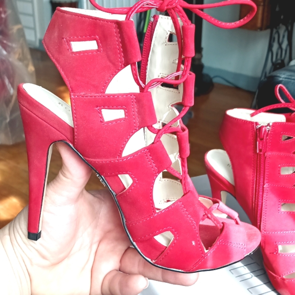 Pretty lipstick red heels size 6 medium